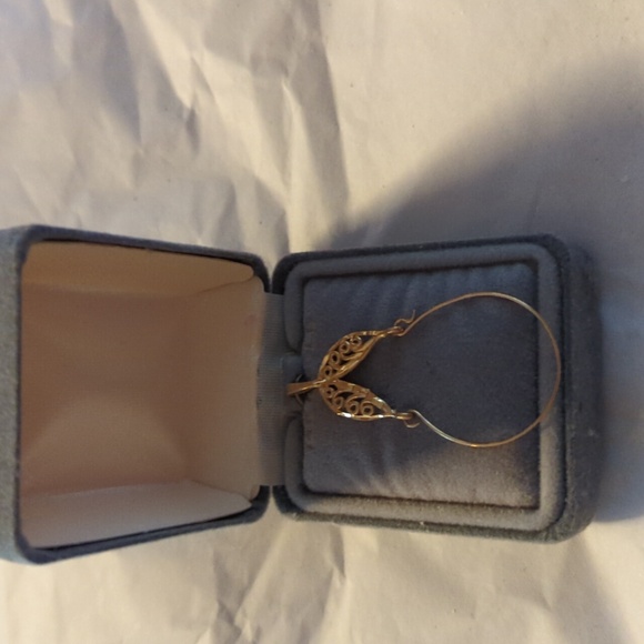 Gold Charm Holder For Necklace.   New. SALE - Picture 3 of 4